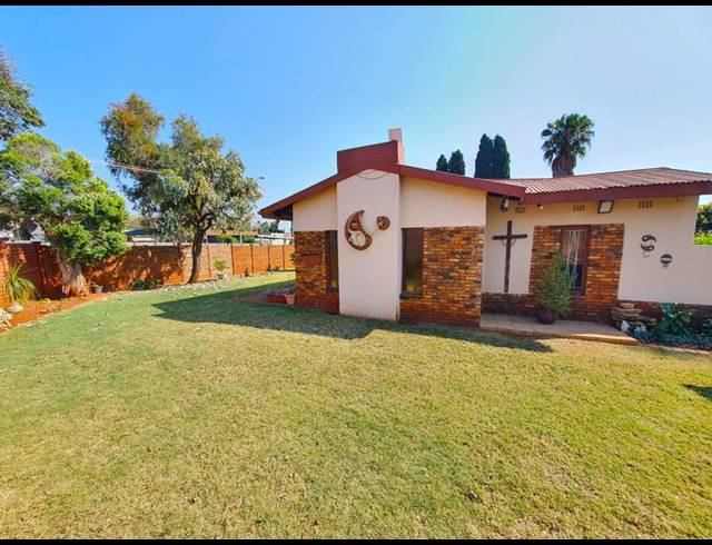 4 BEDROOM HOUSE FOR SALE IN THE ORCHARDS
